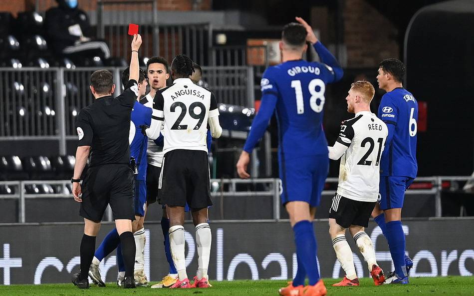 大联盟正式开始对球场围栏硬度进行规范，保护球员的守备安全